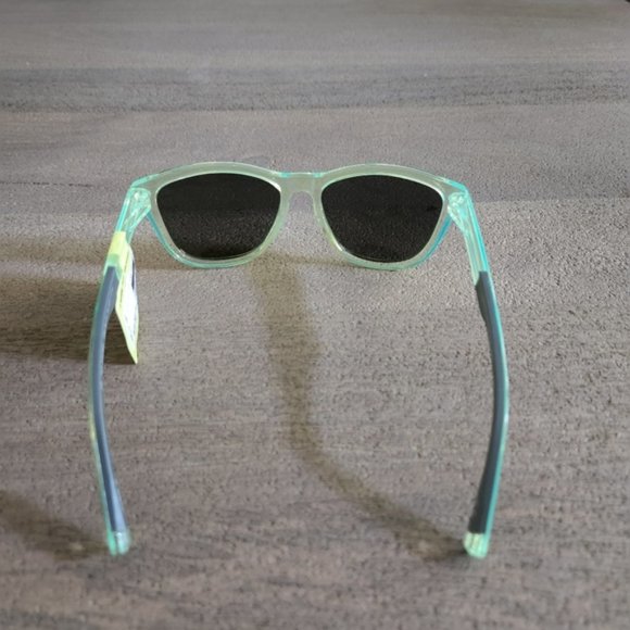 Sun Glasses - Picture 2 of 4